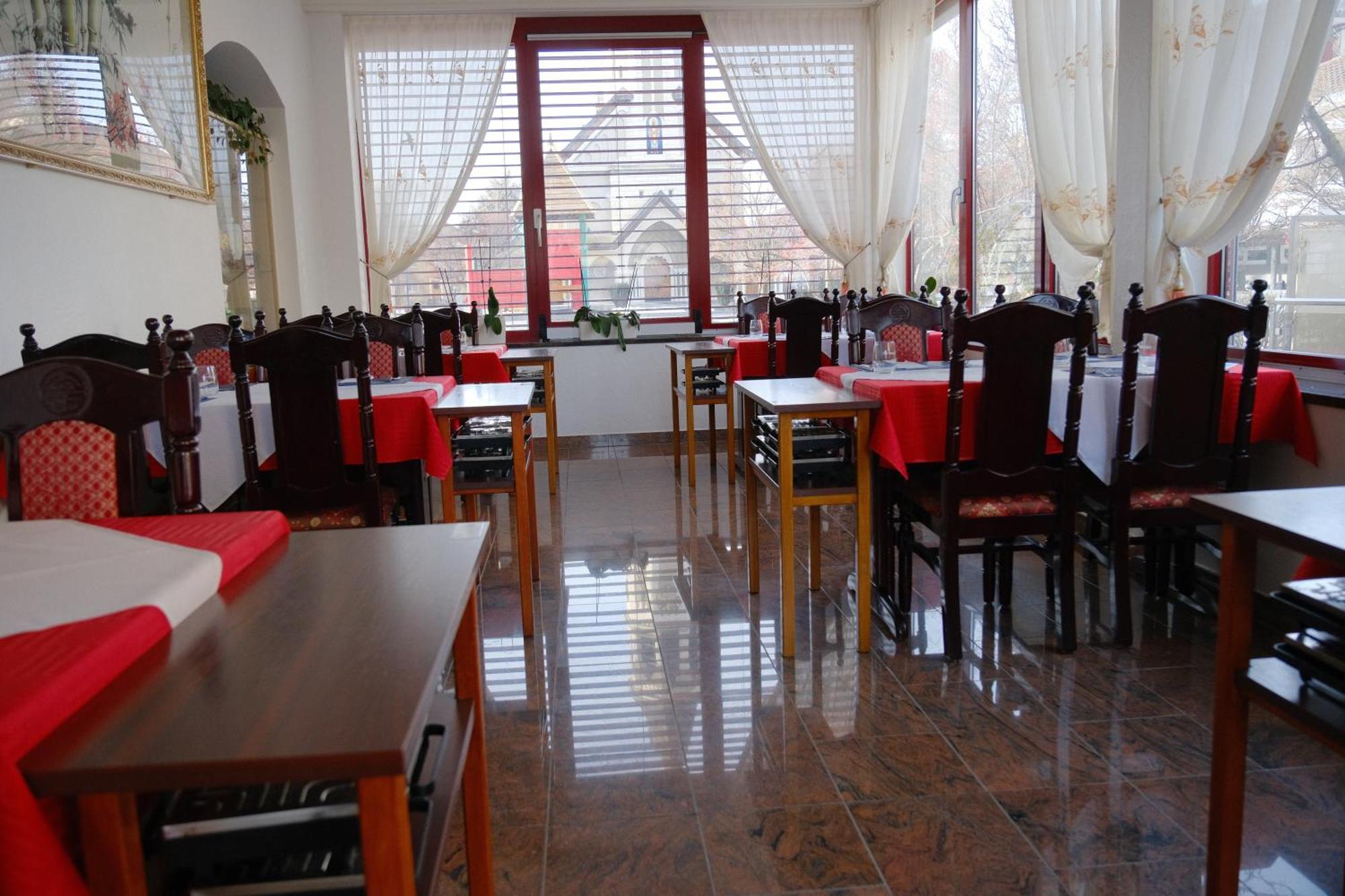 Today Appartement Famille Chippis Exterior photo